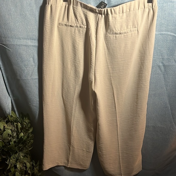 Rachel Zoe New York SZ:M NWT khaki color 23” inseam (wide leg) - Picture 7 of 12
